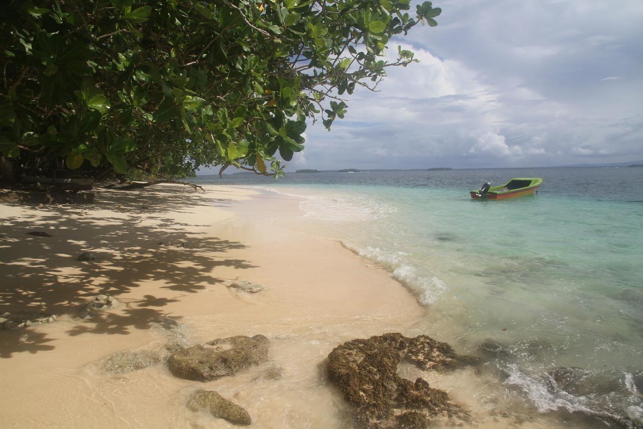 Evis Resort At Nggatirana Island Halisi Exterior foto